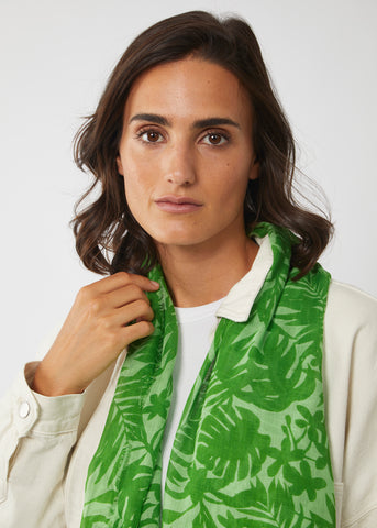 Softer Schal aus feinem Bambus mit floralem Exotik-Muster